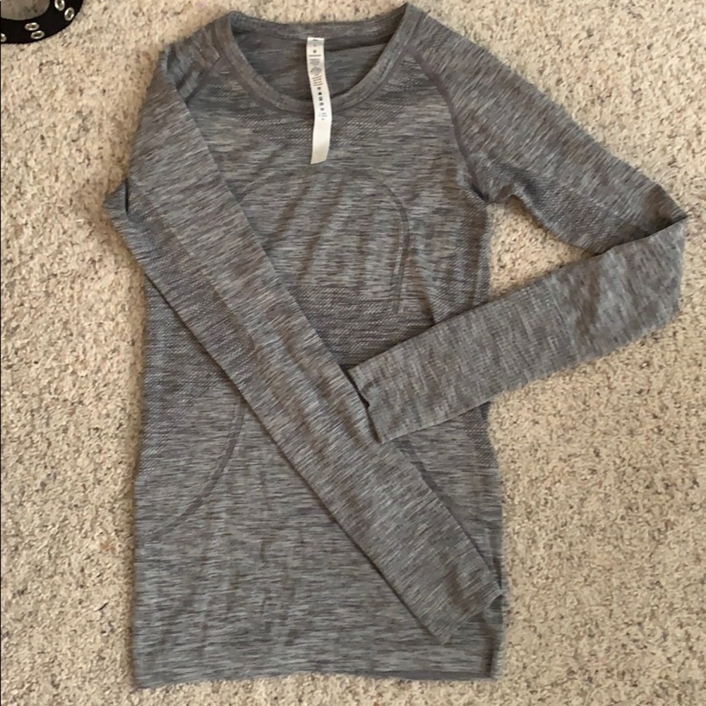 BARLEY WORN LULULEMON LONGSLEEVE